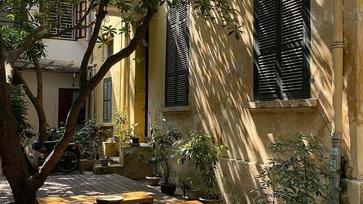 Không gian sân vườn yên tĩnh tại Tranquil Cao Bá Quát Hà Nội