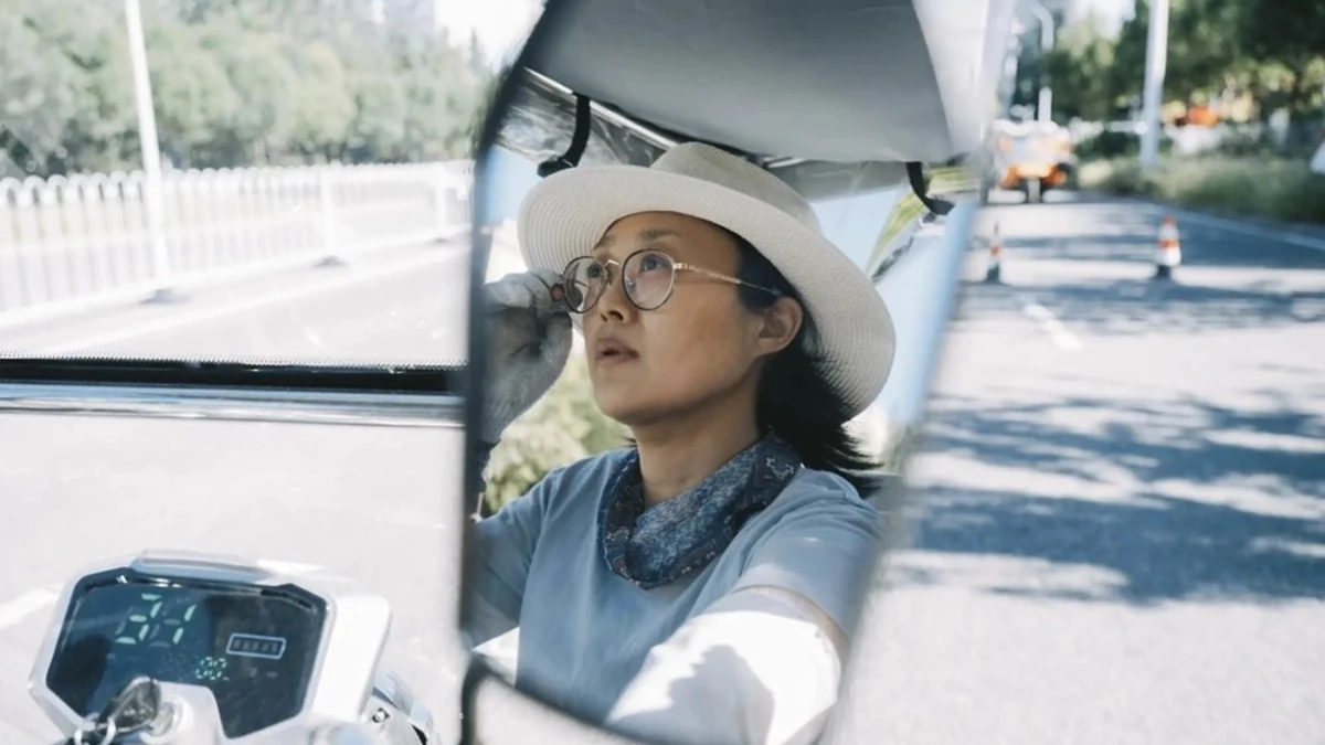 Mỗi ngày cô Chen Lutong đều lái xe 3 bánh đi bán hàng dọc các vỉa hè ở thành phố Thiên Tân. Ảnh:Sohu
