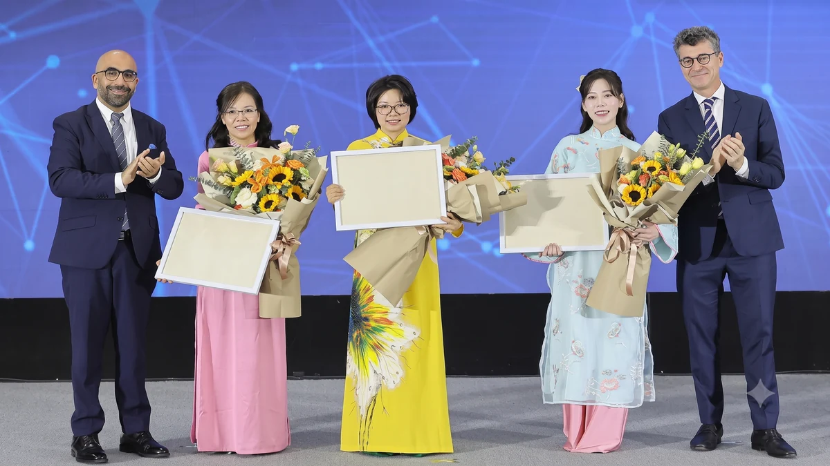 Ông Wagih Ahmed, Tổng giám đốc L'Oréal Vietnam (trái) và Jonathan W. Baker, Trưởng đại diện UNESCO tại Việt Nam (phải) trao học bổng cho ba nhà khoa học hồi 2025. Ảnh:BTC