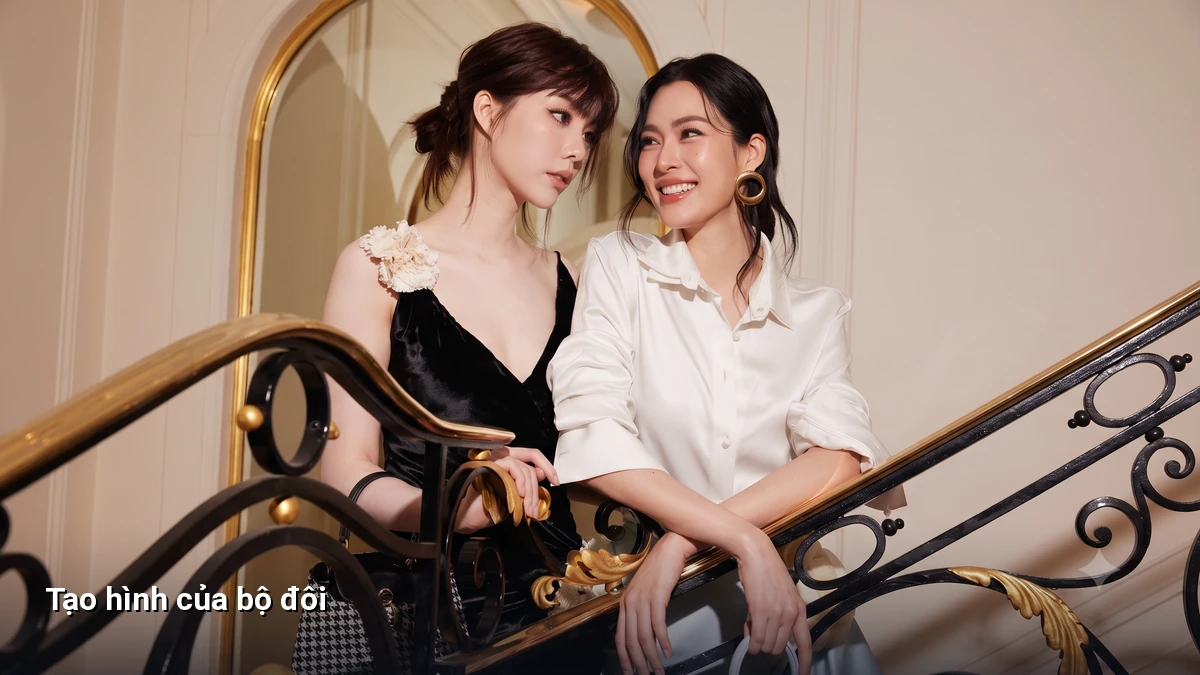 Tạo hình của bộ đôi LingOrm tại show Dior Xuân Hè 2027. Ảnh: @TheePopCore