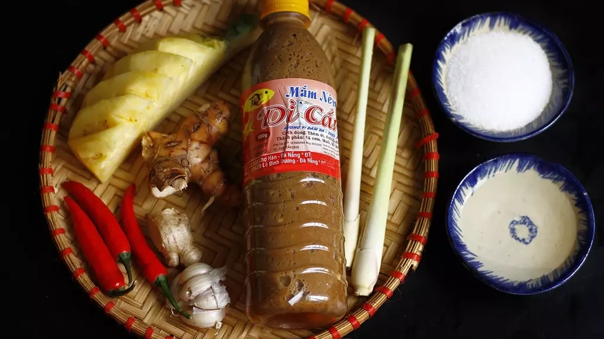 Mắm nêm được làm các loại cá tươi đặc trưng nơi đây như cá cơm thang, cá nục, cá trích, cá giò hột dưa, cá liệt. Ảnh:Bùi Thủy