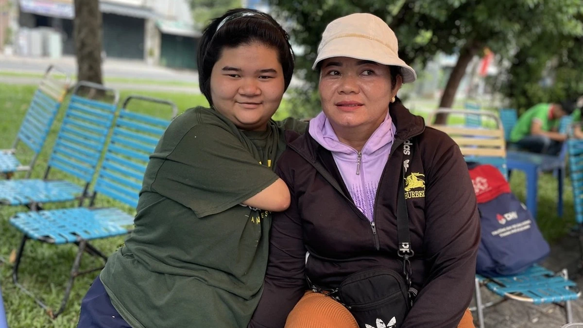 Hoài Thương và mẹ ở phường Phú Thọ Hòa, TP HCM, tháng 9/2026. Ảnh:Ngọc Ngân