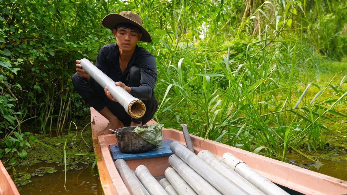 Trúm trước đây thường được làm bằng tre gai già, nay nhiều người chuyển sang ống nhựa để giảm trọng lượng và thuận tiện khi di chuyển trong rừng. Bên trong là chiếc hom đan bằng nan trúc, được làm nhẵn và có cấu tạo giúp lươn dễ chui vào nhưng khó quay đầu bò ra.