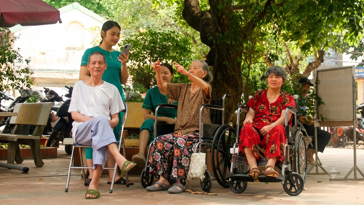 Người cao tuổi tại một viện dưỡng lão ở Hoàng Mai, Hà Nội tháng 9/2025. Ảnh:Phan Dương