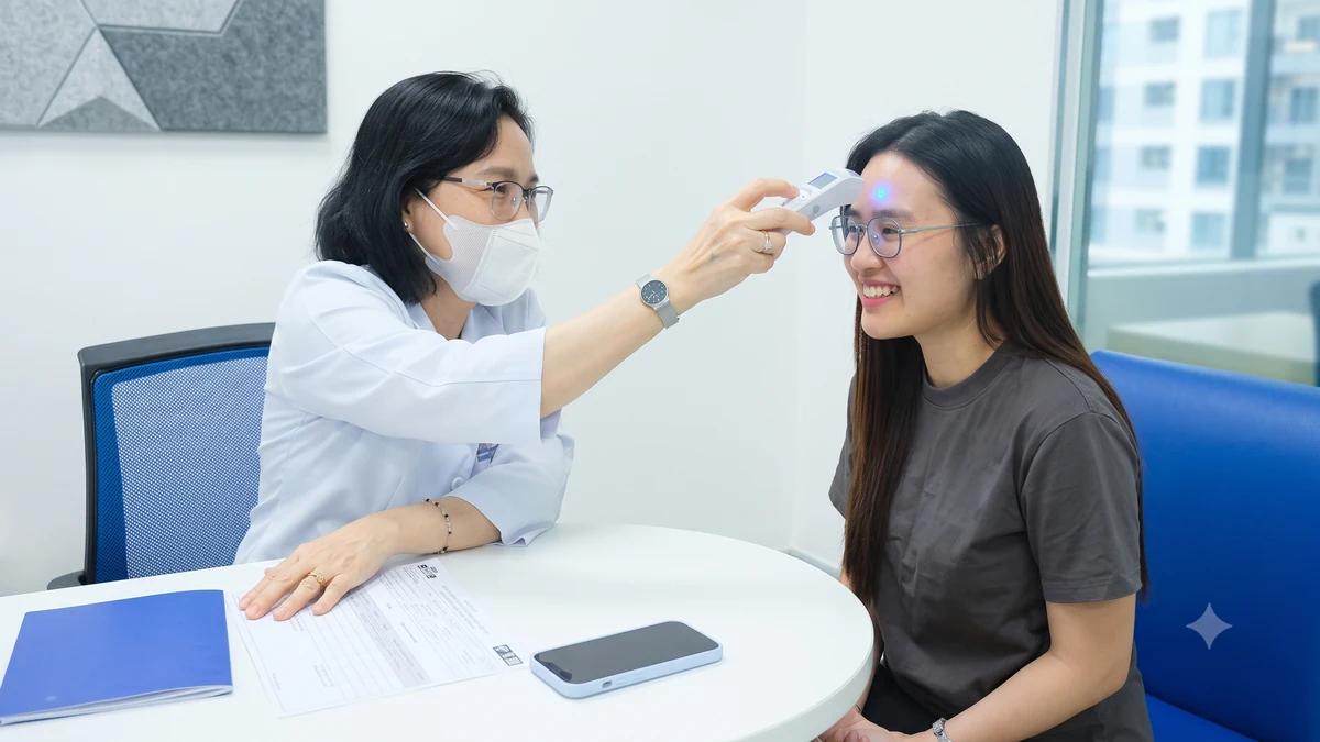 Người trẻ khám sàng lọc trước tiêm vaccine tại Hệ thống Tiêm chủng VNVC, chuẩn bị hành trang sức khỏe cho tương lai. Ảnh:Hoàng Dương