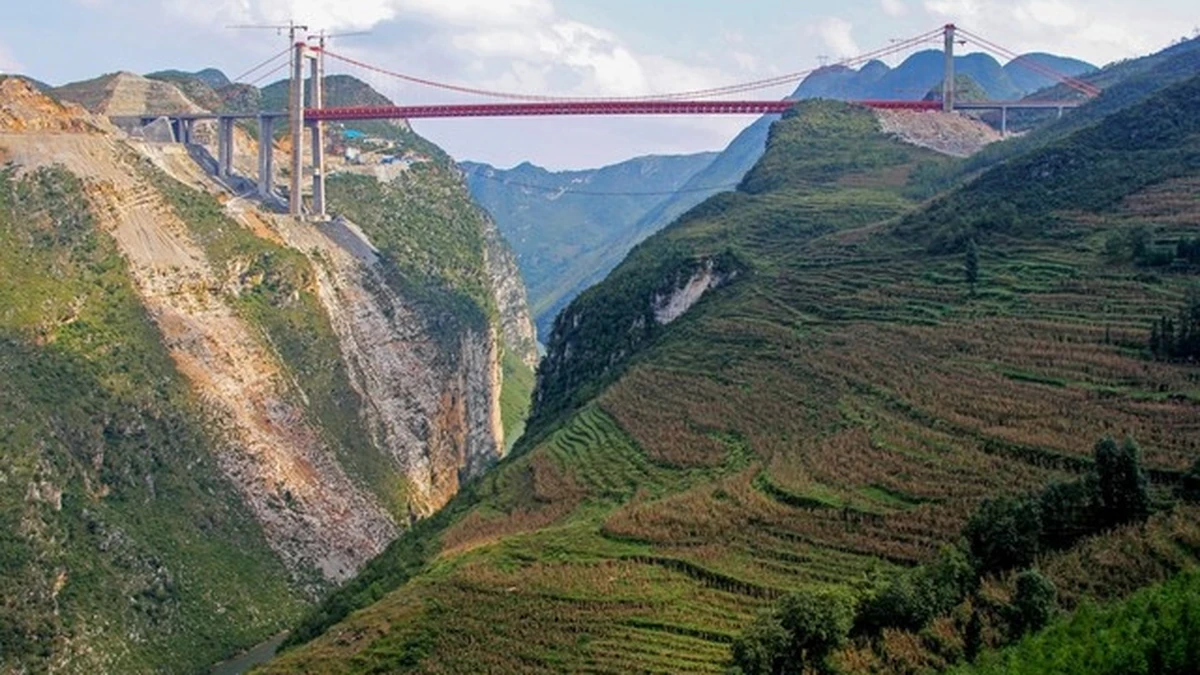 Cầu Để Mẫu Hà ở tỉnh Quý Châu, phía tây nam Trung Quốc, thường được sử dụng trong các bài báo kỹ thuật của Trung Quốc như một chuẩn mực mô phỏng. Ảnh: Wikipedia