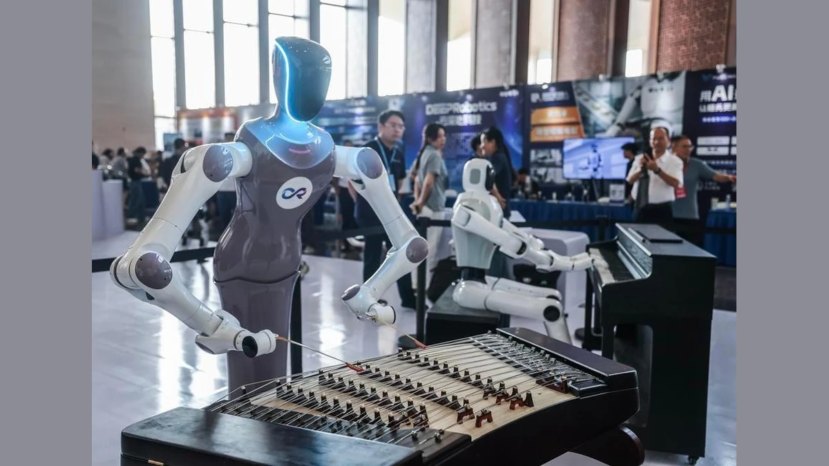 Robot chơi nhạc cụ trong Hội nghị thượng đỉnh Robotop Trung Quốc lần thứ 9 tại Hàng Châu, tỉnh Chiết Giang tháng 9. Ảnh:Tân Hoa Xã