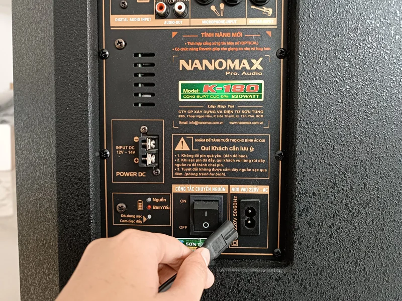 Cách sạc pin loa kéo