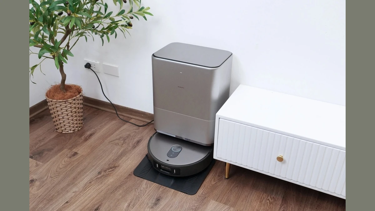Gây tiếng vang tại Việt Nam với các mẫu robot hút bụi tầm giá 4-8 triệu đồng nhiều năm trước, nhưng khi thị trường dần chuộng sản phẩm tầm trung và cận cao cấp đầy đủ tính năng, Xiaomi có phần thua thiệt trước đối thủ đồng hương như Ecovacs, Roborock hay Dreame. Xu hướng mới khiến Xiaomi phải thay đổi chiến lược, tập trung nhiều hơn vào phân khúc giá từ 10 triệu đến hơn 20 triệu đồng.So với Robot Vacuum X10+ giá trên 20 triệu ra mắt năm 2023 nhưng thông số kém nổi bật, Vacuum 6 Max mang 