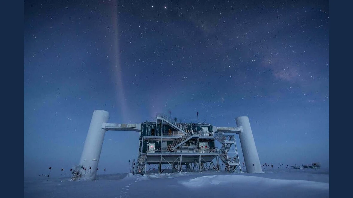 Đài quan sát Neutrino IceCub. Ảnh:Felipe Pedreros/NSF/IceCube