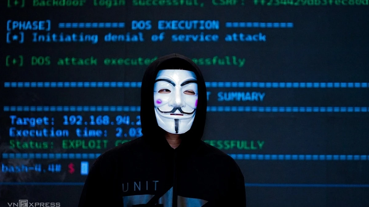 Một người đeo mặt nạ hacker tại một sự kiện về an ninh mạng tại TP HCM. Ảnh:Bảo Lâm