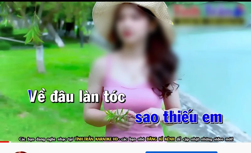 Hát karaoke cùng loa kéo di động