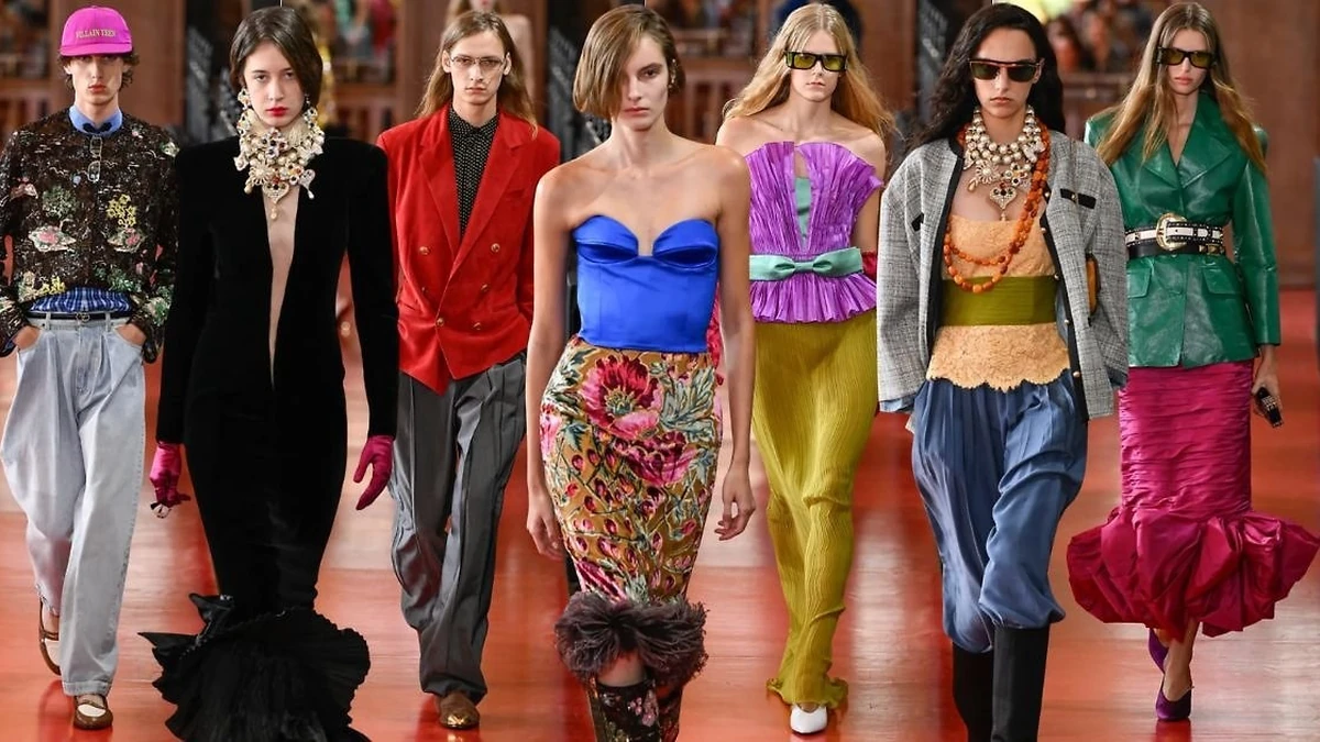 Khám phá BST Valentino Xuân-Hè 2027: Khi Maximalism lên ngôi tại \"Antibiblioteca\"