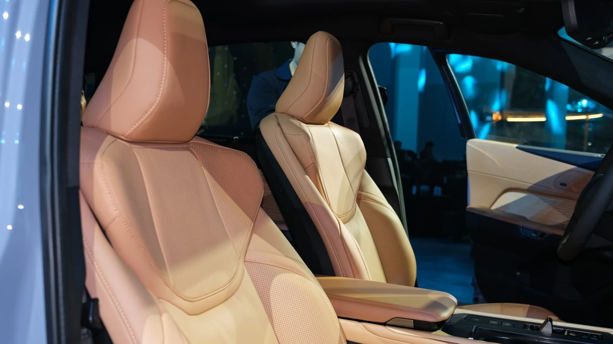 Lexus-es-all-new-ra-mat-tai-vietnam-tinhte-28.JPG