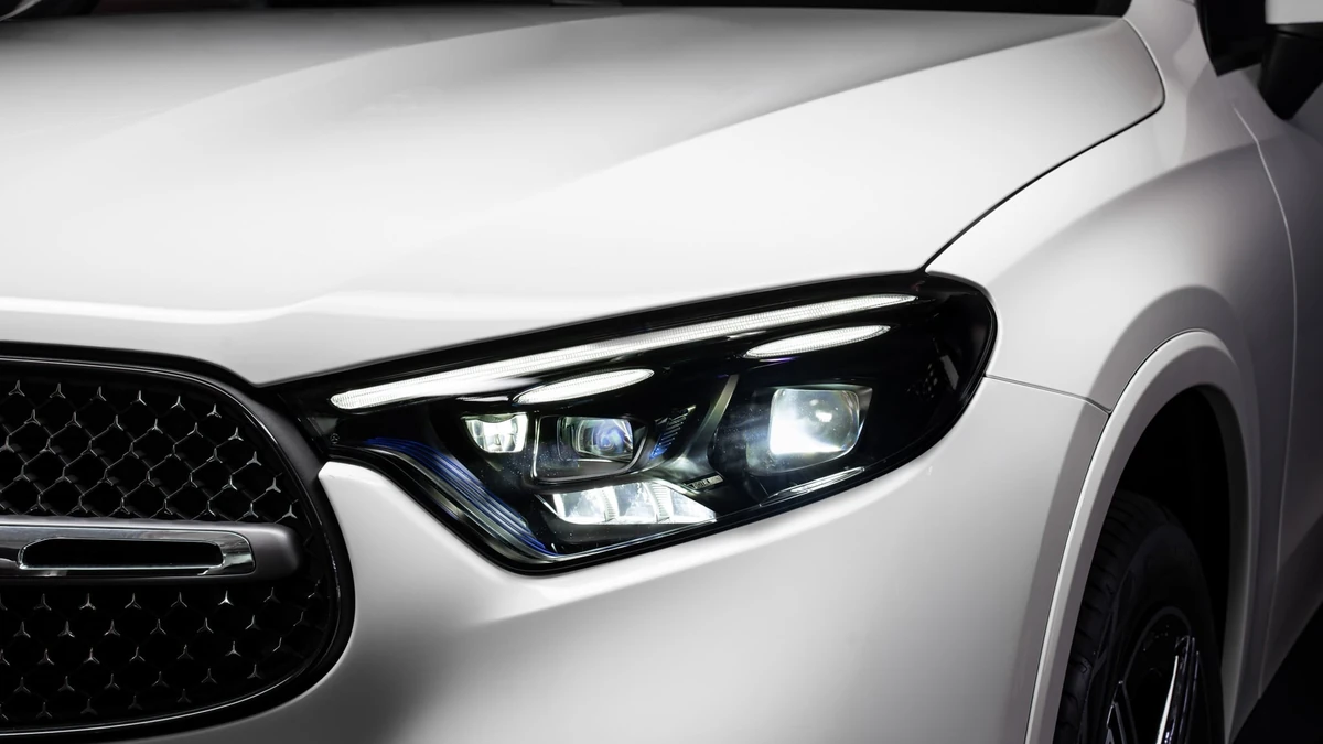 Mercedes-benz-GLC350r-ra-mat-tinhte-3.jpg