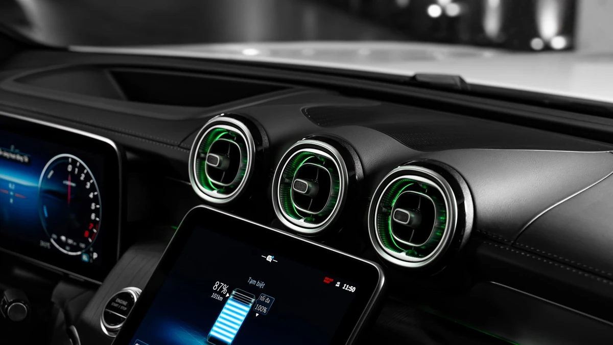 Mercedes-benz-GLC350r-ra-mat-tinhte.jpg