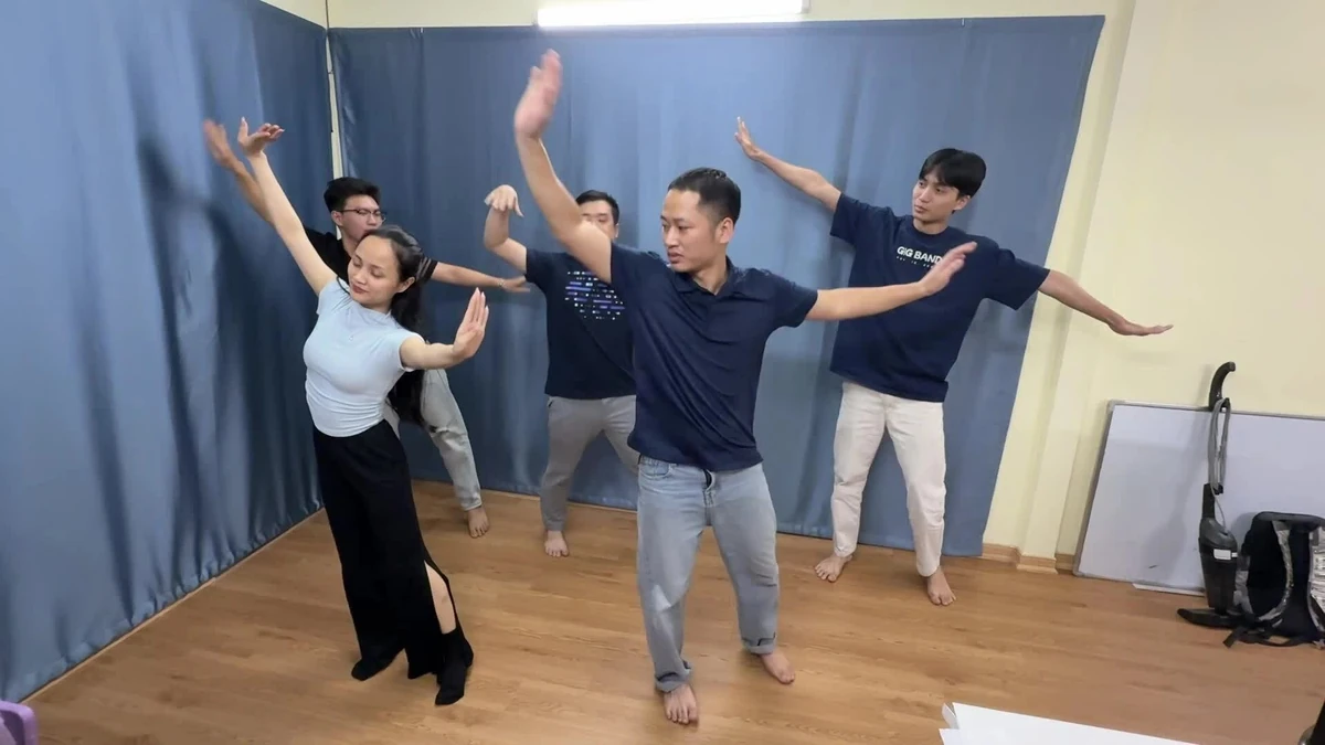 Một doanh nghiệp bán lẻ và thương mại điện tử tại Hà Nội, thuê giáo viên dạy múa sau giờ làm cho nhân viên, tháng 10/2026. Video:Nga Thanh