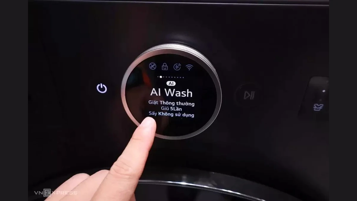 Một mẫu máy giặt có tính năng AI. Ảnh:Huy Đức