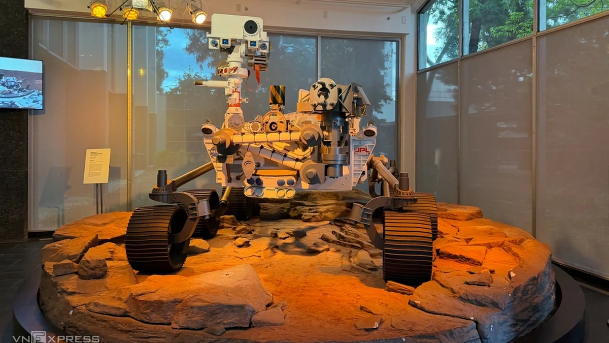 Mô hình robot tự hành trên sao Hỏa Perseverance, được trưng bày tại trụ sở NASA JPL, tháng 9/2026 Ảnh:Lưu Quý