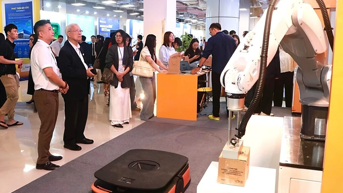 Một số loại robot được dùng trong các kho hàng, được trình diễn tại sự kiện về đổi mới sáng tạo năm 2025. Ảnh:Lưu Quý