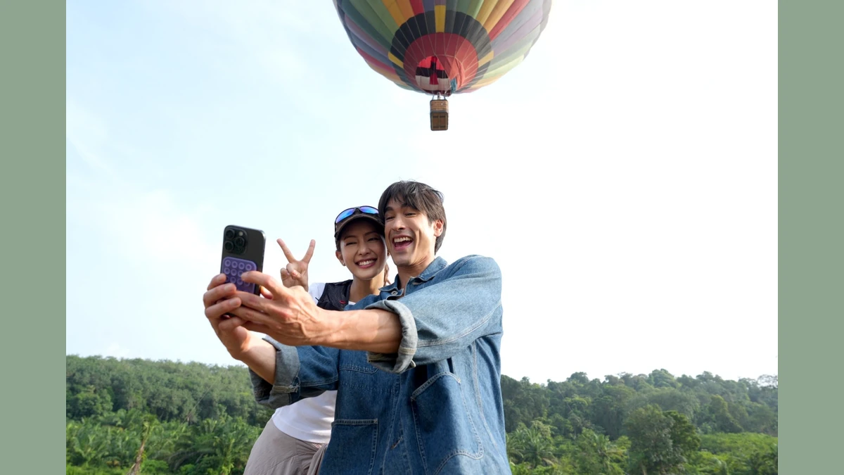 Nadech Kugimiya bắt tay Minnie Nicha trong dự án điện ảnh Quyết Cua Anh Này. Ảnh: ĐPCC