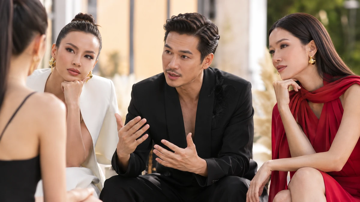 Cận cảnh ba huấn luyện viên trong khoảnh khắc tranh luận hoặc thuyết phục thí sinh tại vòng chọn đội