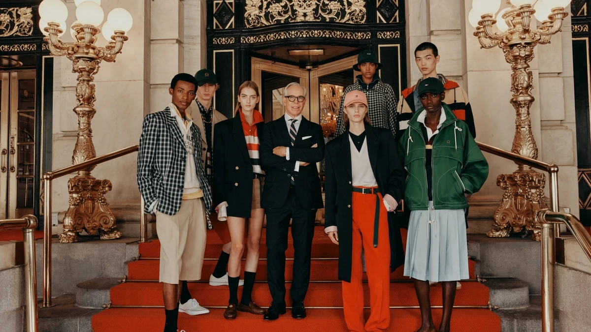 Tommy Hilfiger (giữa) cùng dàn người mẫu. Ảnh: Tommy Hilfiger