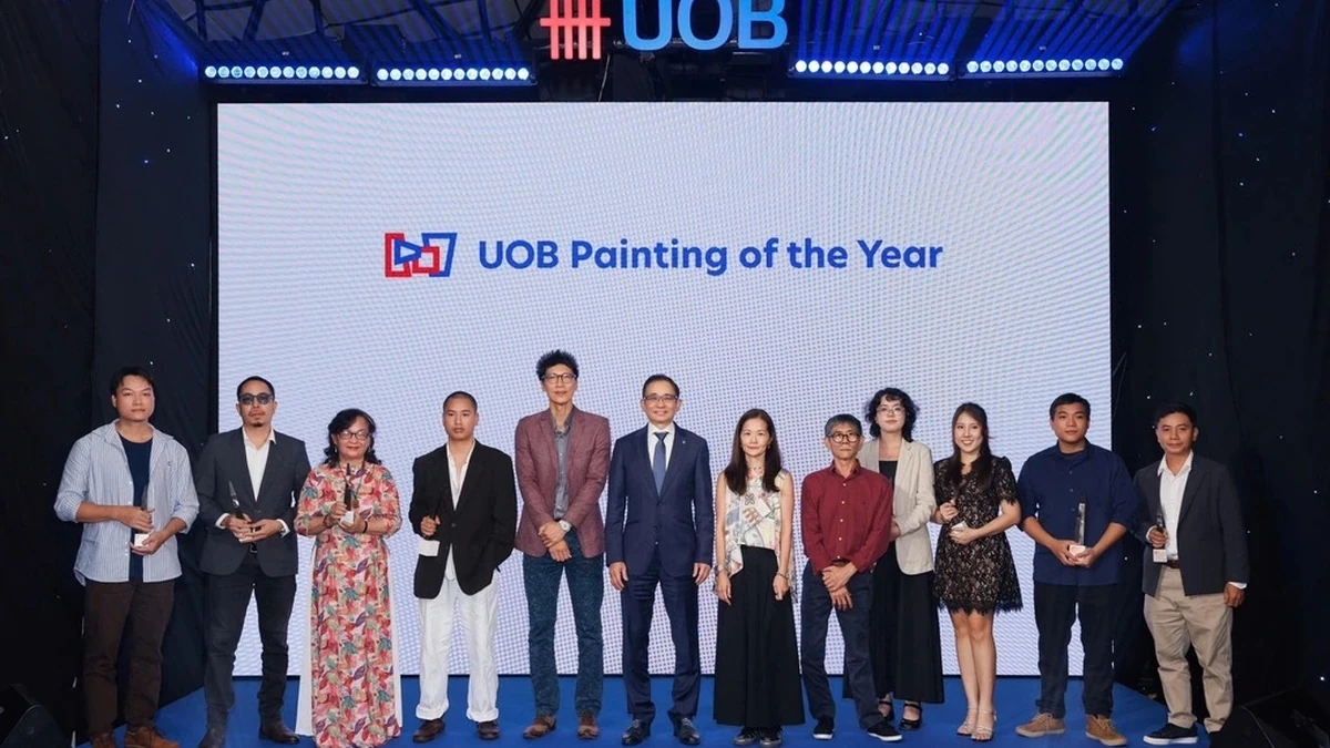 Các nghệ sĩ đạt giải tại lễ vinh danh. Ảnh:UOB
